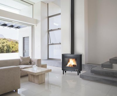 Invicta kamin P647844 Kaori inter.jpg